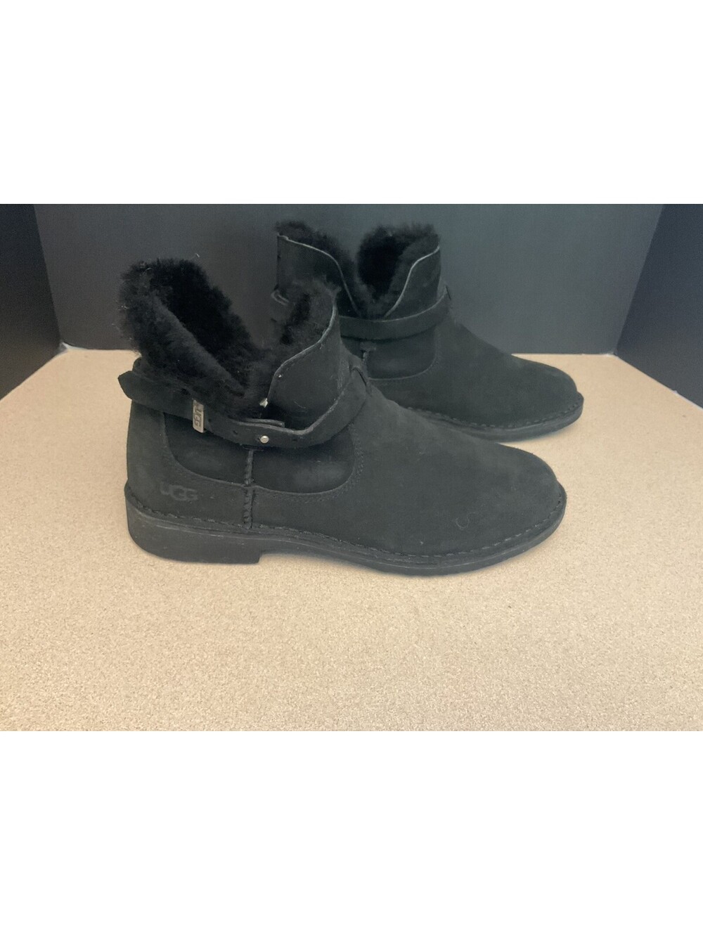 Womens UGG Classic Elisa Black Suede Shearling Lined Ankle Boots. Size 10. Nice!